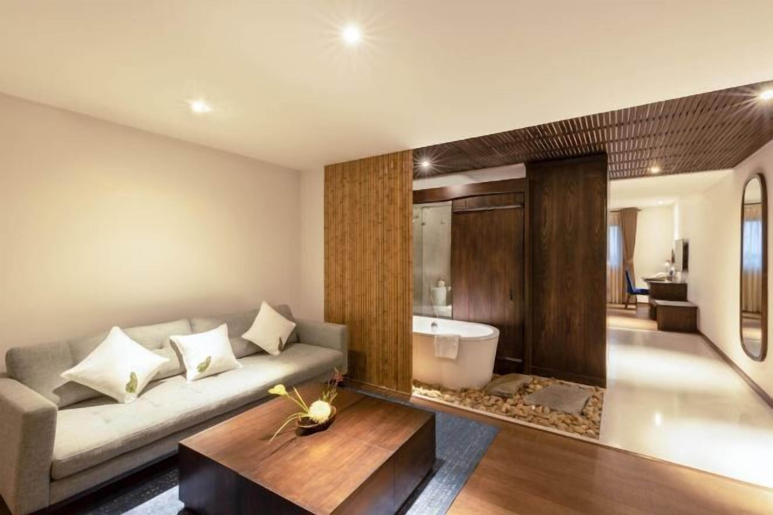 迷你吧、客房内保险箱、办公桌、遮光窗帘