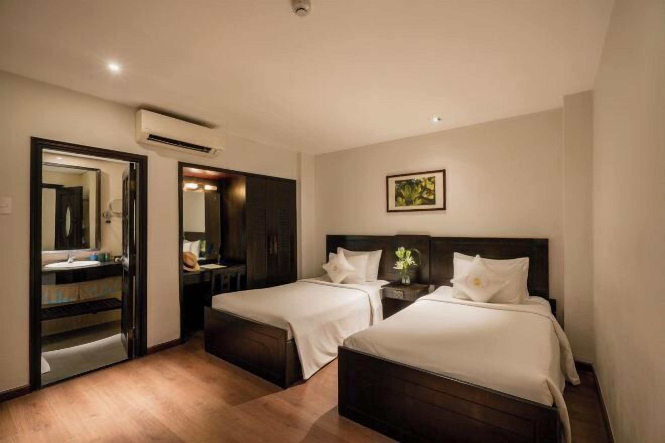 迷你吧、客房内保险箱、办公桌、遮光窗帘