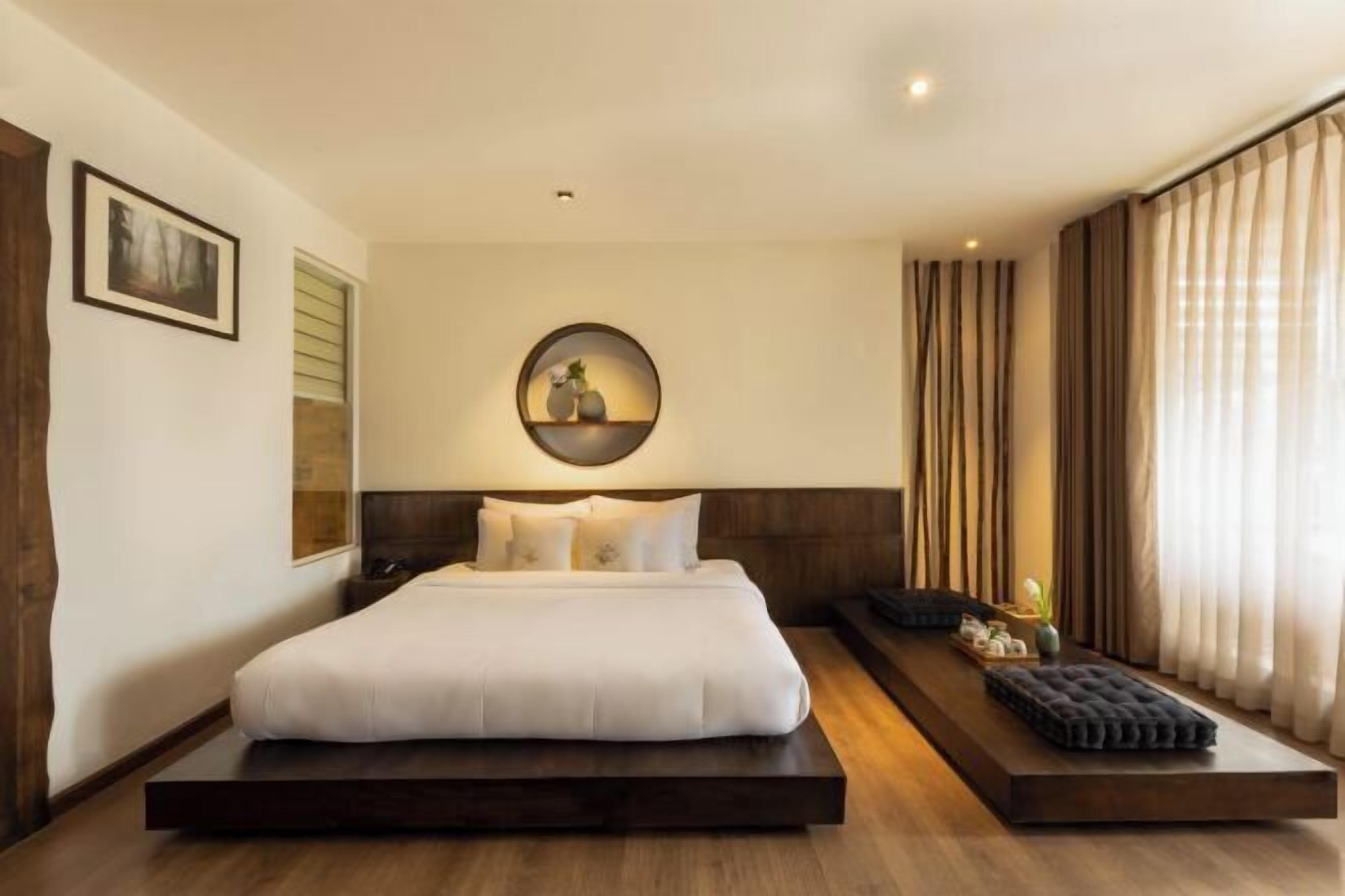 迷你吧、客房内保险箱、办公桌、遮光窗帘