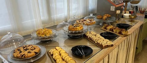 Desayuno continental gratuito y diario