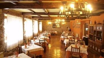 Breakfast, lunch and dinner served