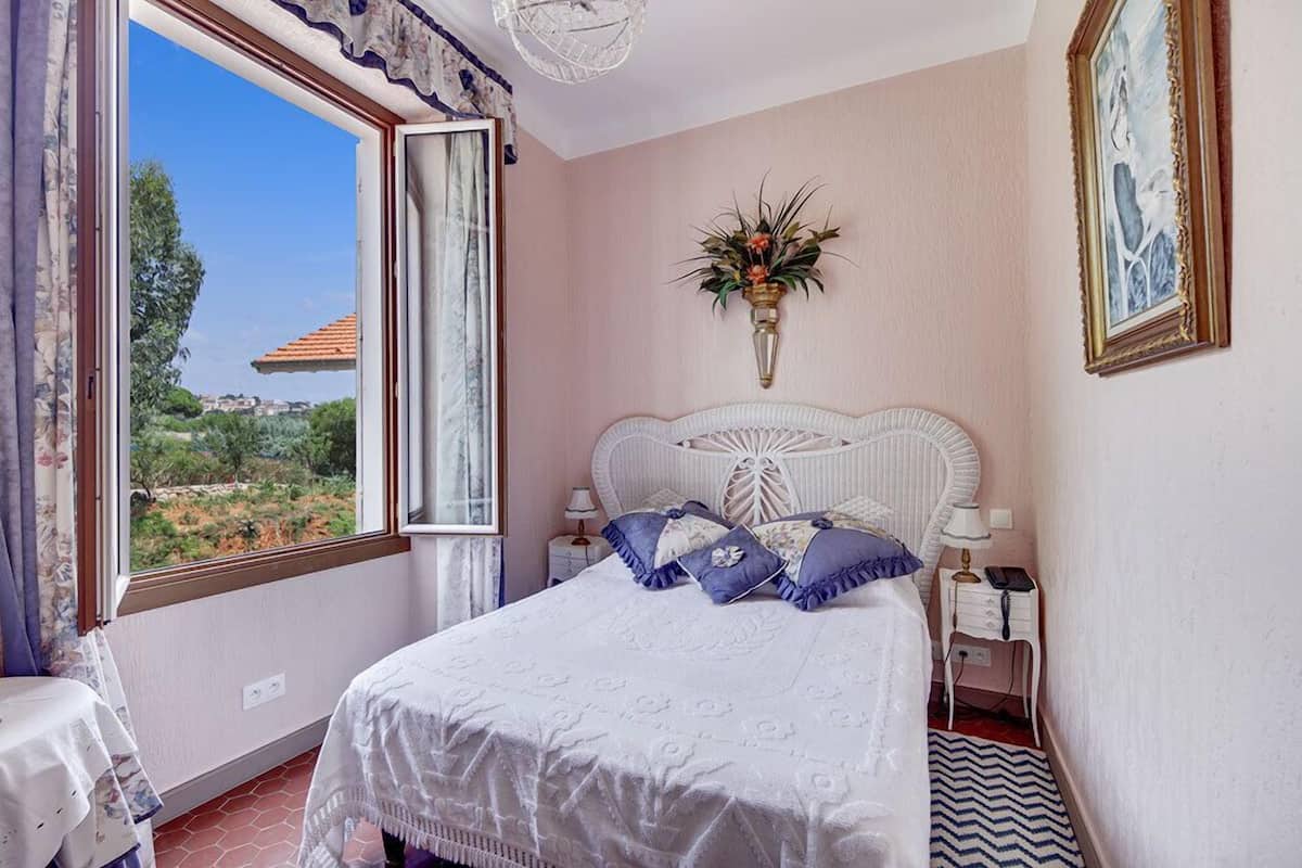 Economy tweepersoonskamer (416 Tulipes) | 1 slaapkamer, luxe beddengoed, een kluis op de kamer
