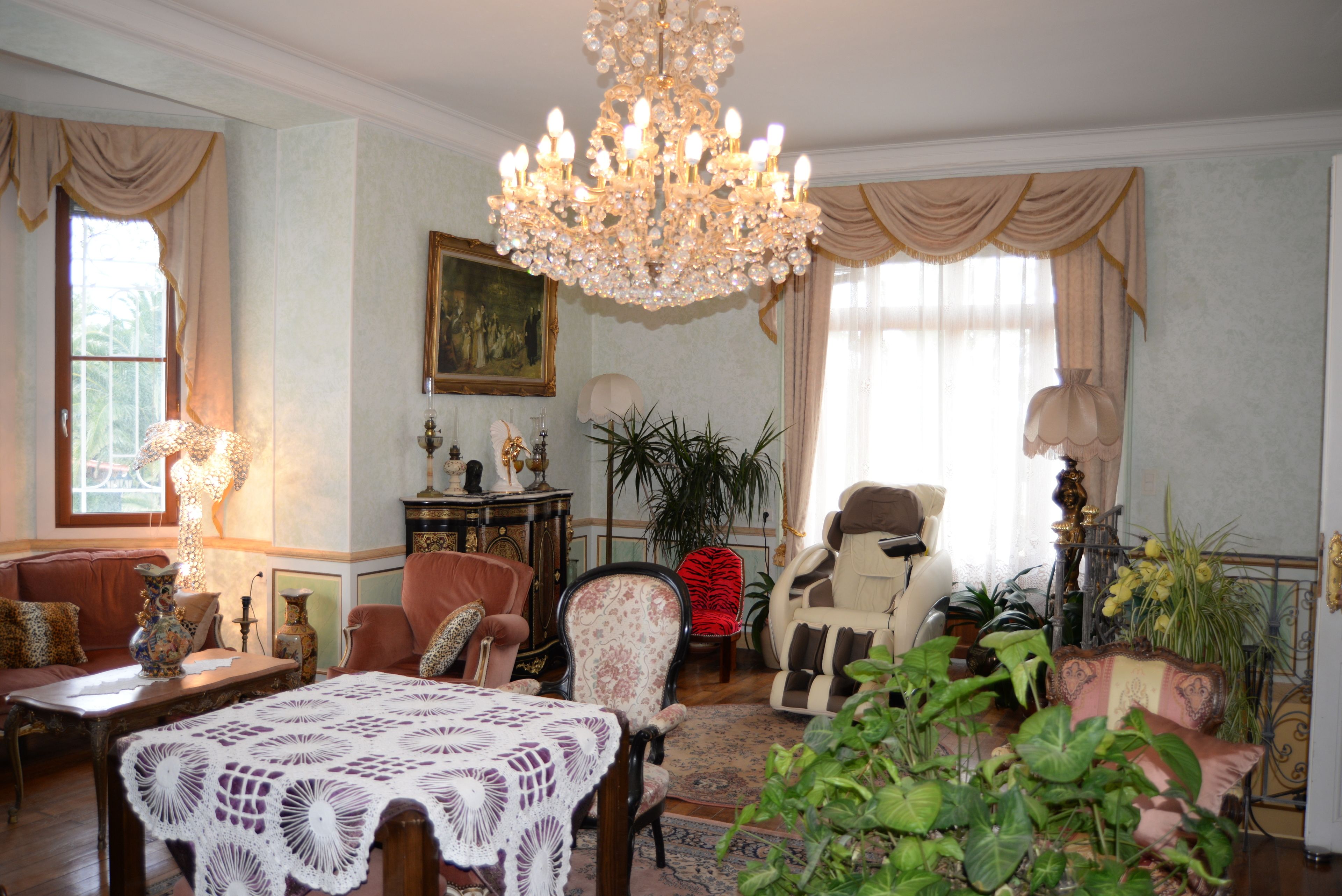 2 bars/lounges, poolside bar