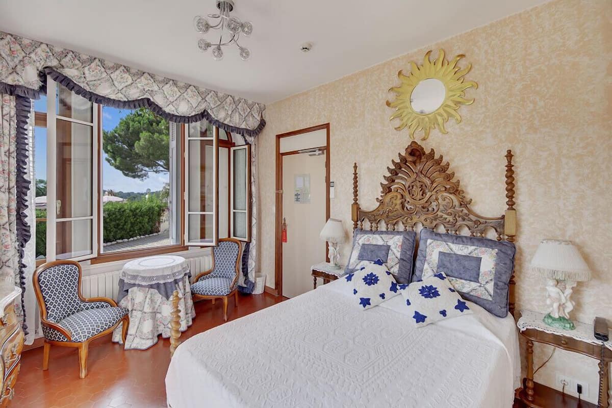 Klassieke tweepersoonskamer (430 Hibiscus) | 1 slaapkamer, luxe beddengoed, een kluis op de kamer