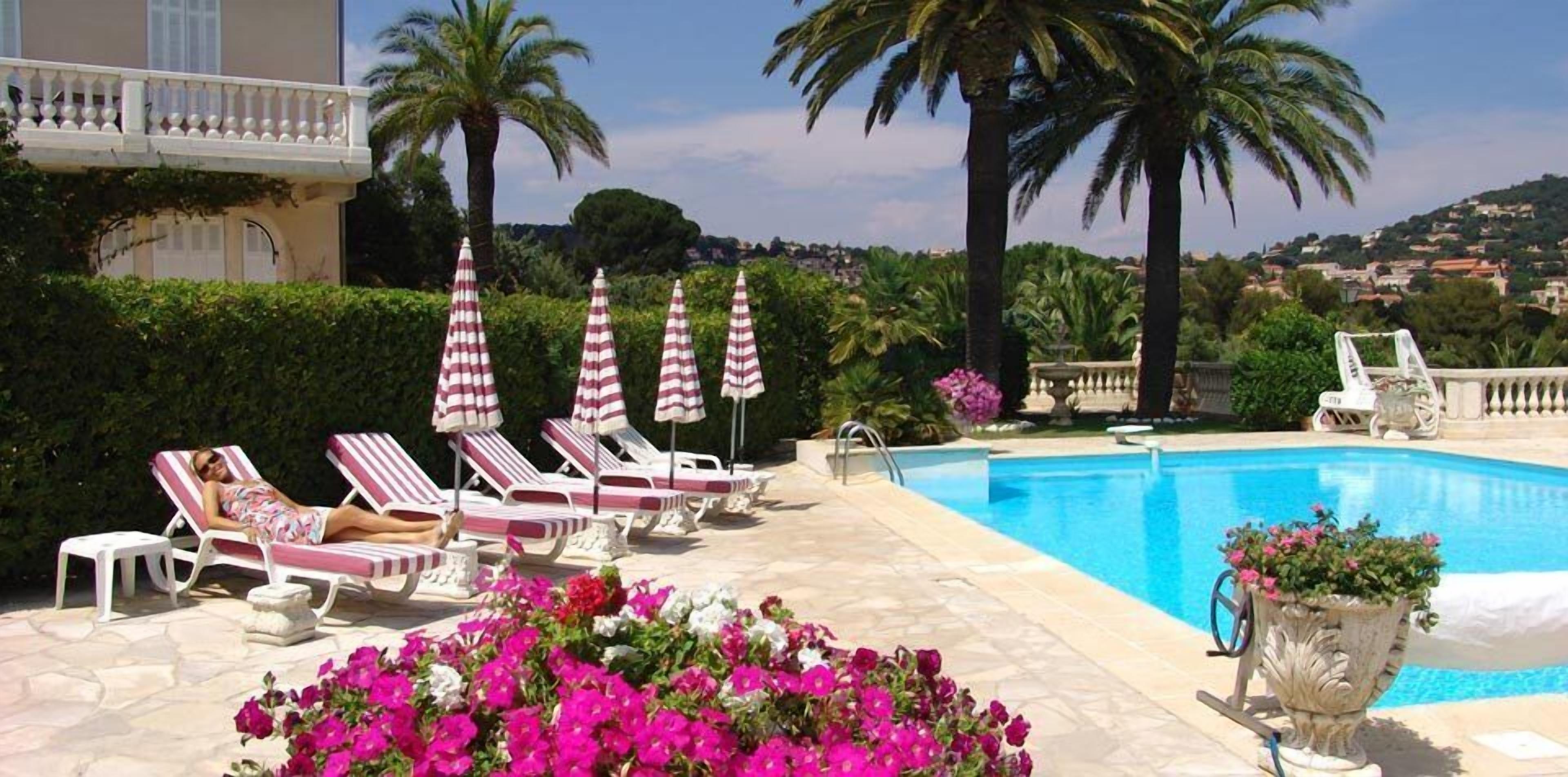 outdoor pool, pool umbrellas, pool loungers