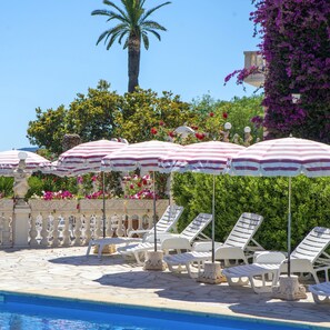 Outdoor pool, pool umbrellas, sun loungers