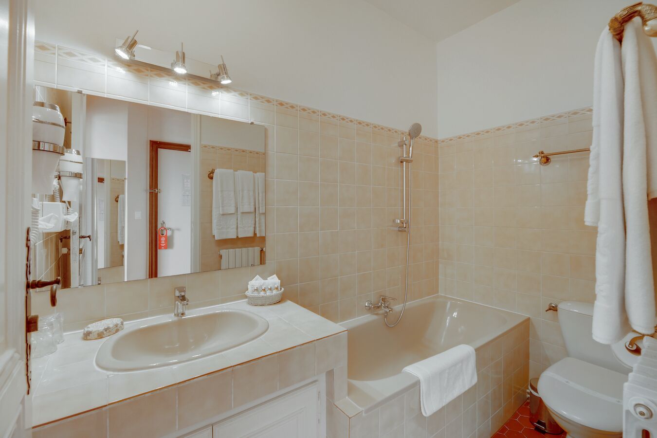 double room, terrace, sea view (432 pétunia) | bathroom | combined shower/bathtub, free toiletries, hair dryer, slippers