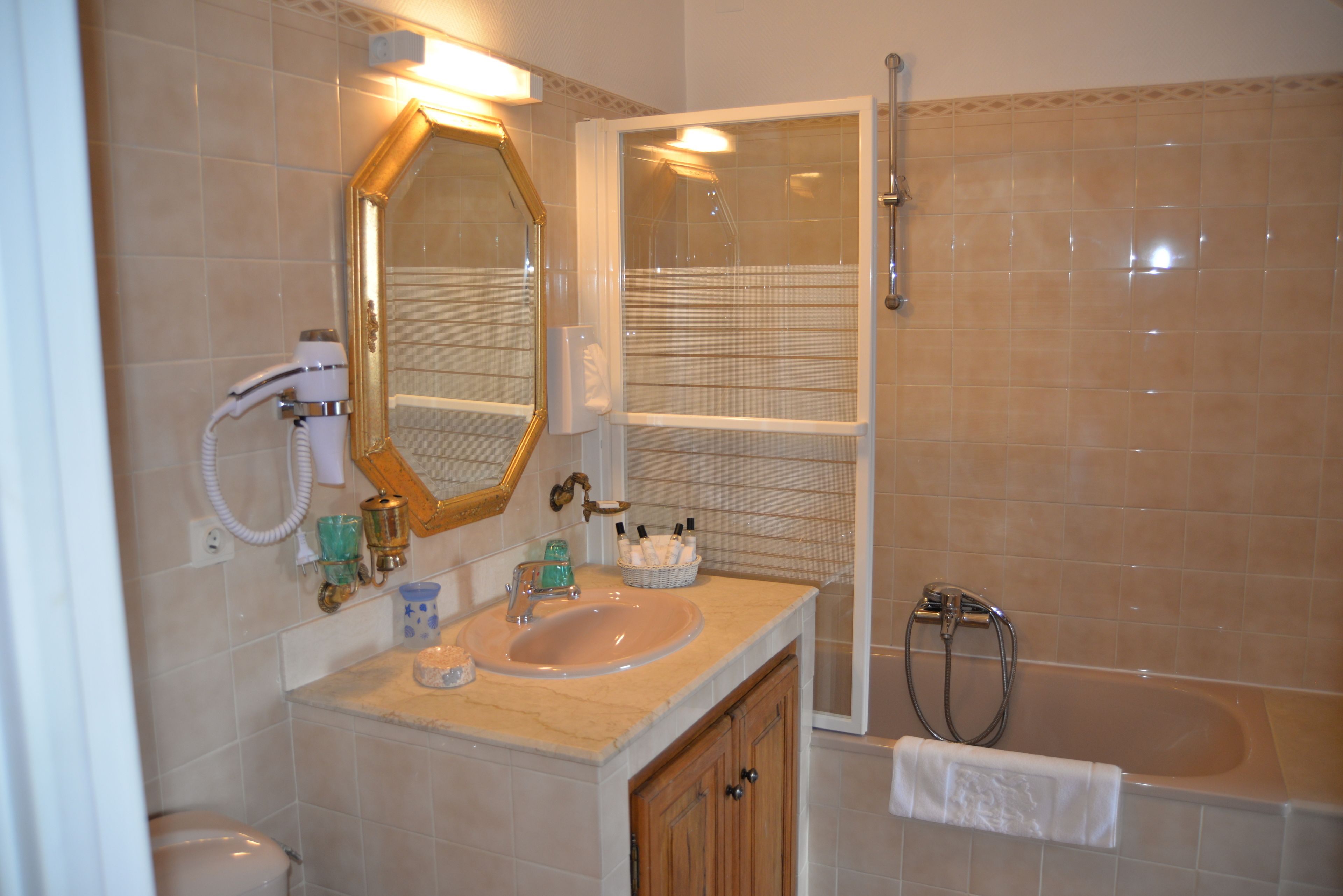 family quadruple room, balcony, sea view (420) | bathroom | combined shower/bathtub, free toiletries, hair dryer, slippers
