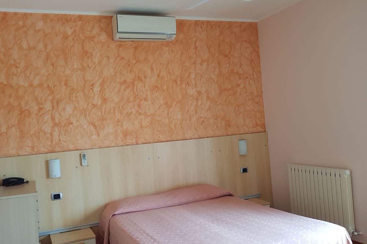 Double Room Single Use | 1 bedroom, premium bedding, minibar, in-room safe