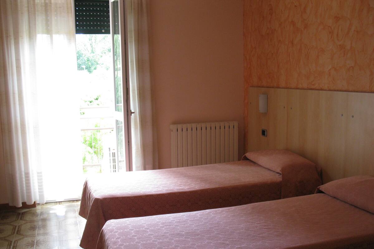 Classic Twin Room, 2 Twin Beds | Room amenity
