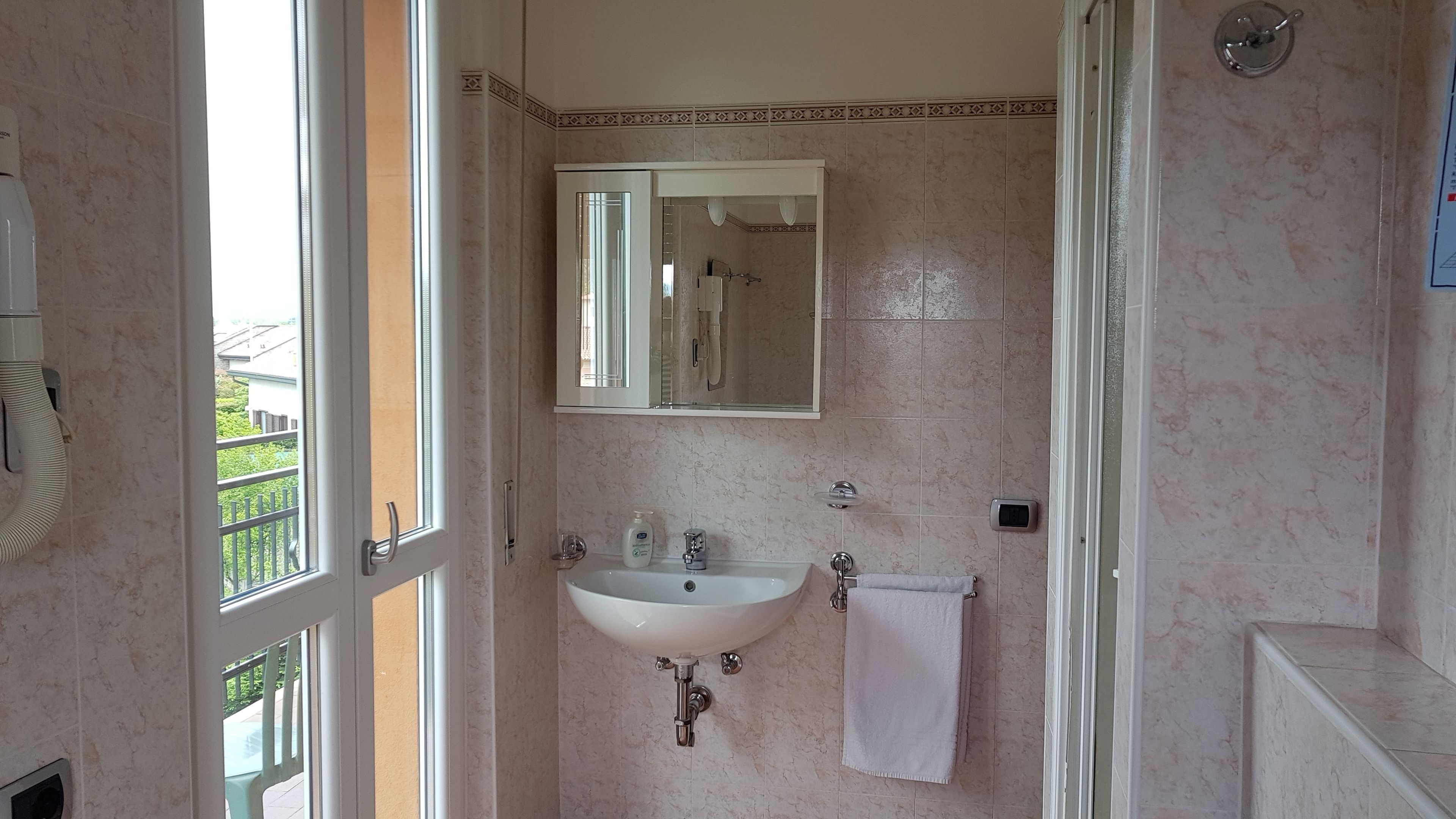 rainfall showerhead, free toiletries, hair dryer, bidet