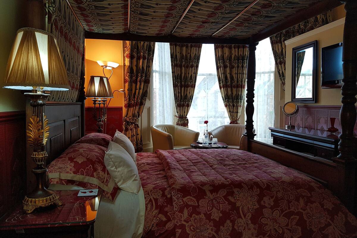 Luxury Room (Four Poster) | 10 bilik tidur, cadar kapas Mesir, peralatan tempat tidur premium 