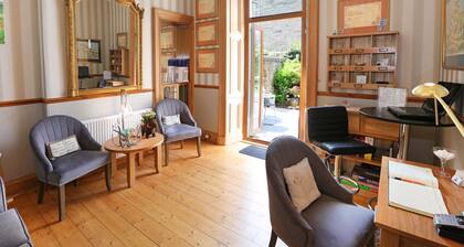 Lauderville Guest House