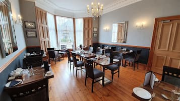 Free daily cooked-to-order breakfast