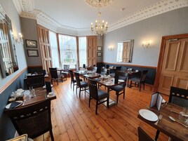 Free daily cooked-to-order breakfast 