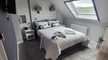 10 bedrooms, Egyptian cotton sheets, premium bedding