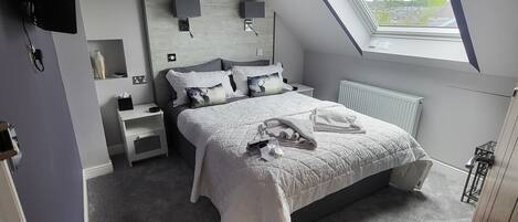 10 bedrooms, Egyptian cotton sheets, premium bedding