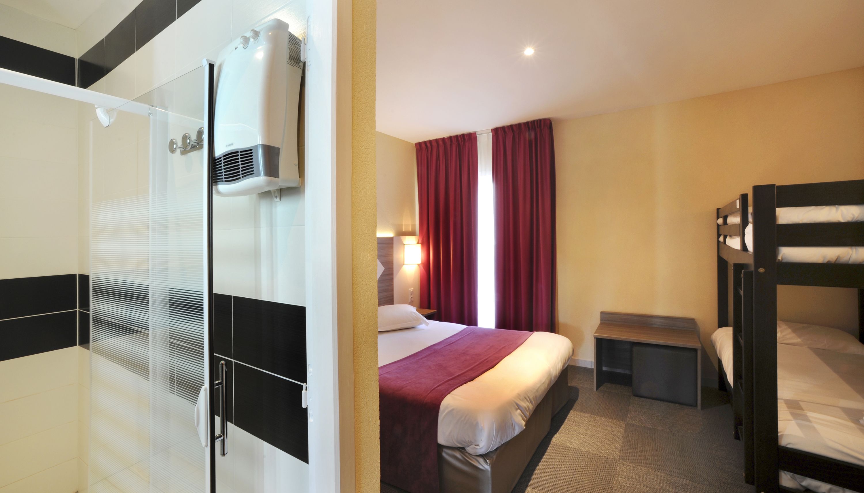 1 bedroom, desk, soundproofing, free cots/infant beds