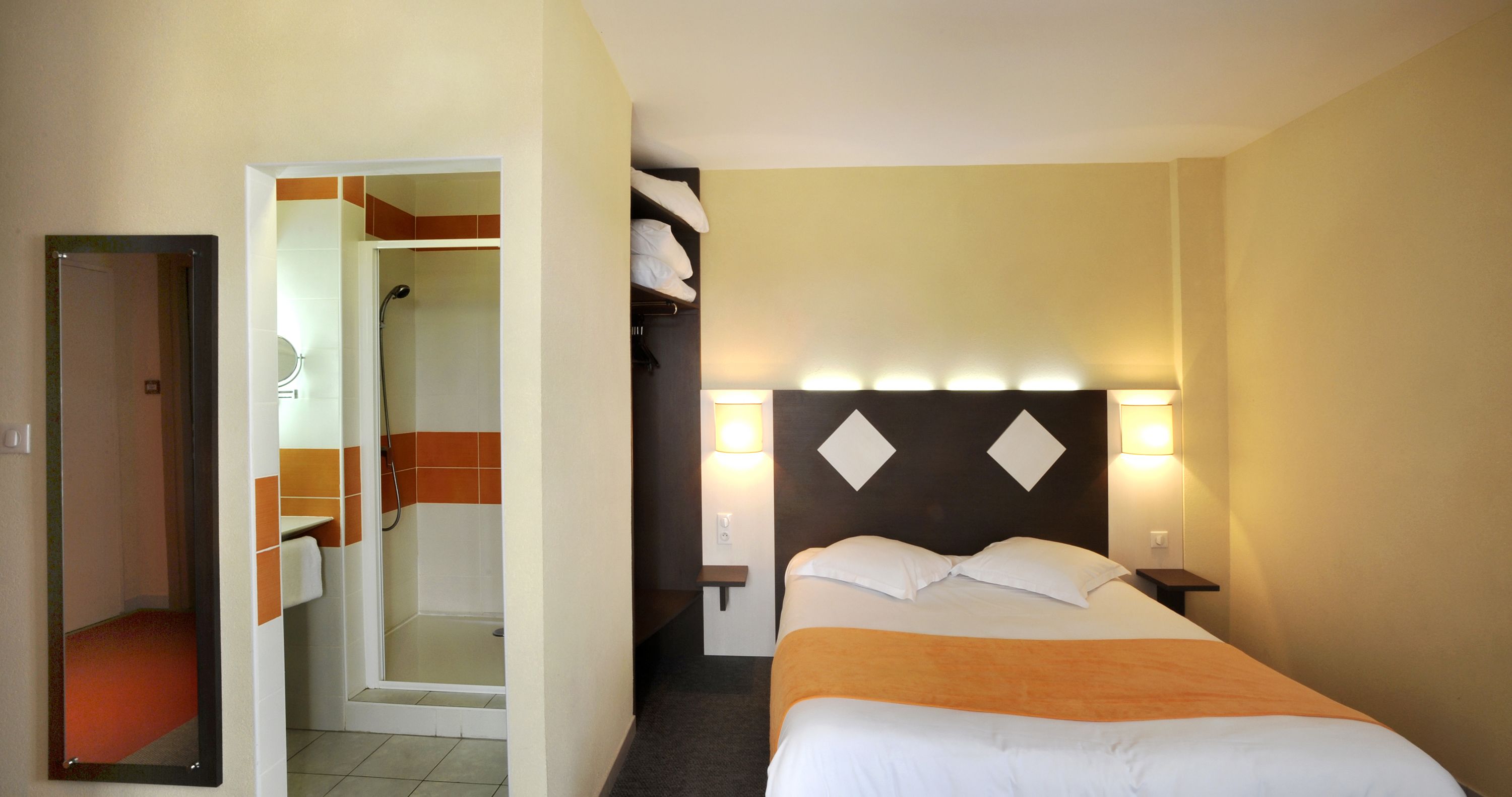 superior queen non smoking | 1 bedroom, desk, soundproofing, free cots/infant beds