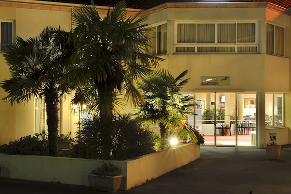 Façade de l’hébergement - soirée/nuit