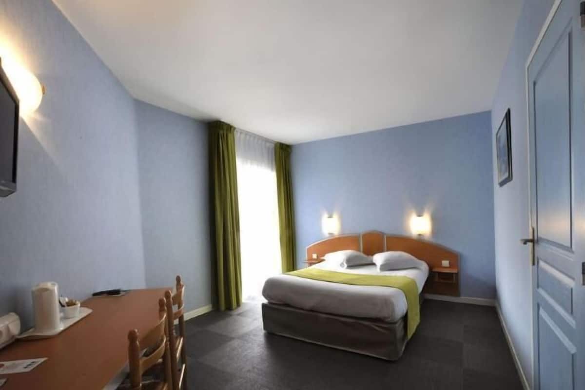 Schreibtisch, schallisolierte Zimmer, kostenlose Babybetten