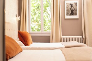 Decoración personalizada, muebles diferentes y escritorio