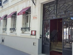 Front of property -  Hotel Mirabeau (Tours)