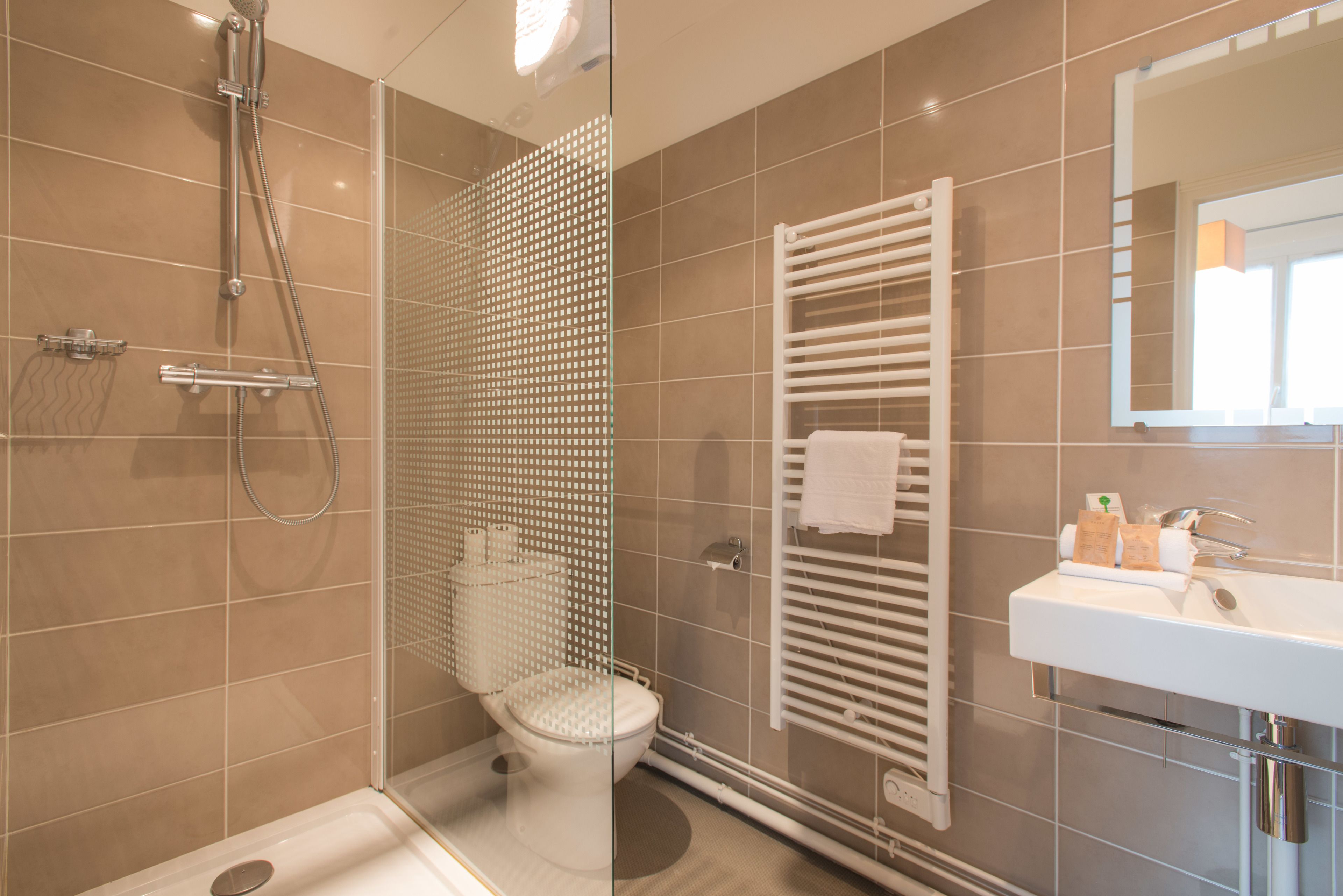 classic double room | individually decorated, individually furnished, desk, blackout curtains