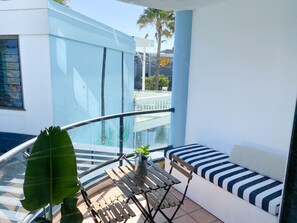 Suite, 1 chambre, vue océan (subject to noise) | Balcon