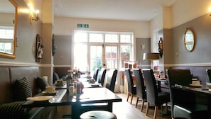 Tägliches Frühstücksbuffet (8.95 GBP pro Person)