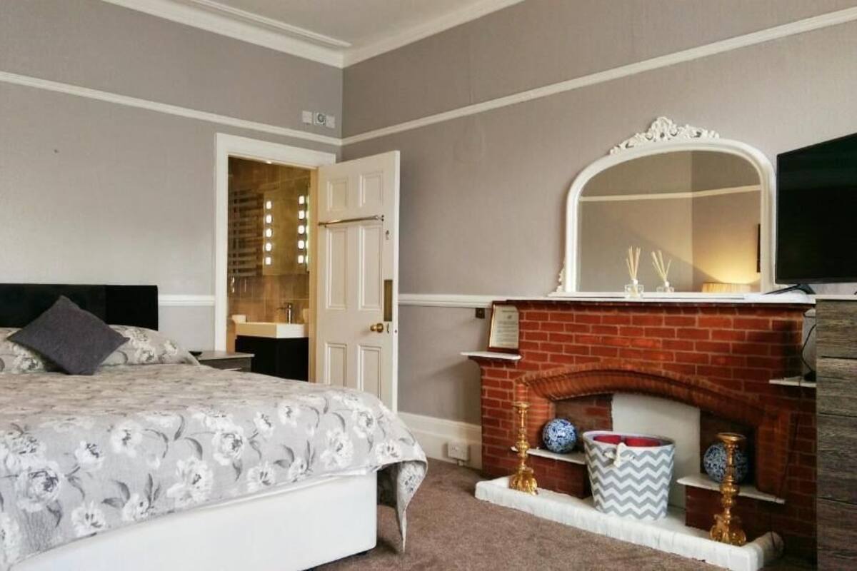 Double Room (room only) | Desk, WiFi (free), individually decorated, individually furnished