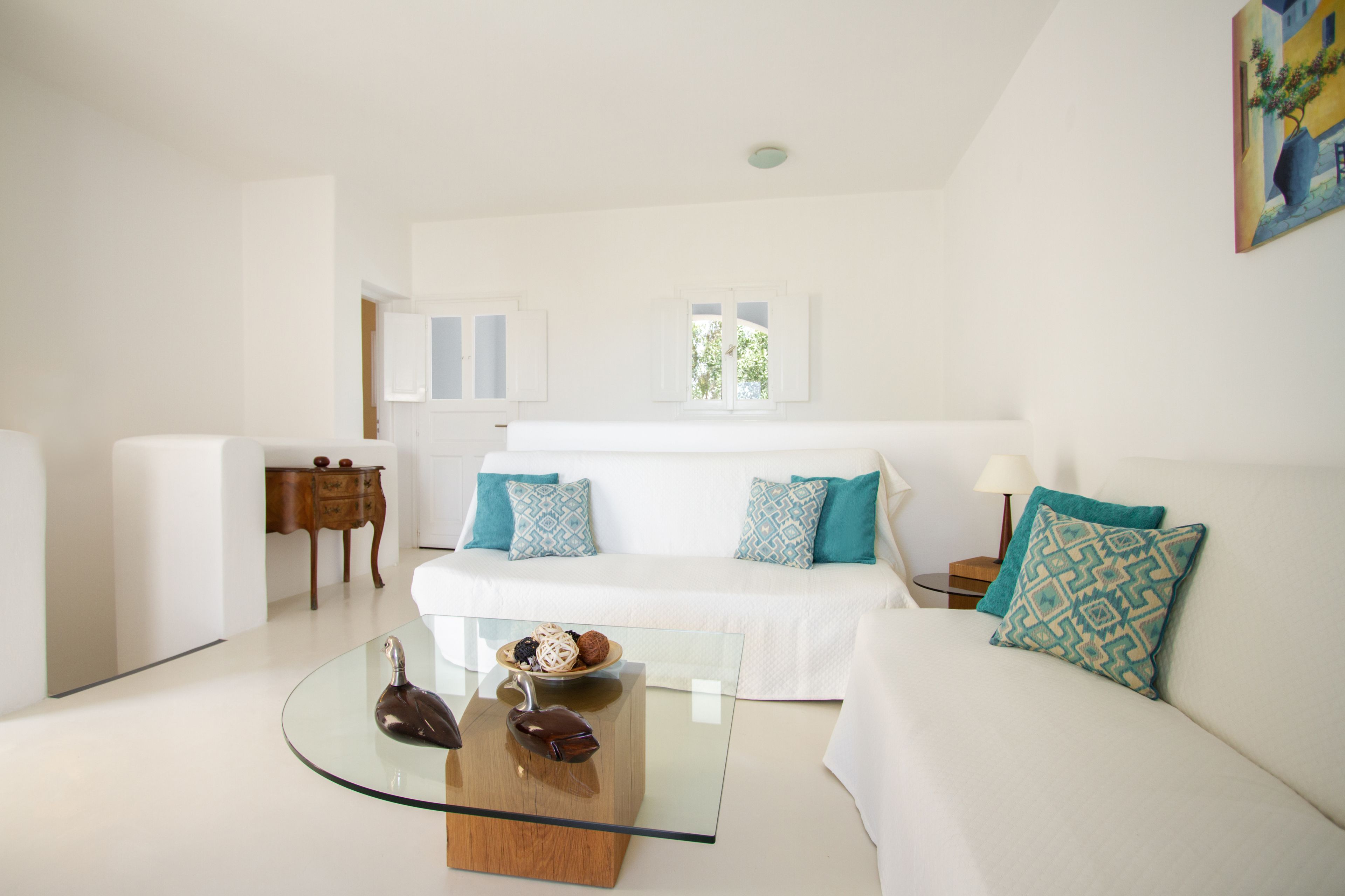 white katikia 2 bedroom apt split level | 2 bedrooms, in-room safe, desk, soundproofing