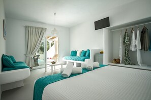 Exclusive Suite, Private Pool | In-room safe, desk, soundproofing, free cribs/infant beds - Sea Sound - White Katikies (Santorini)