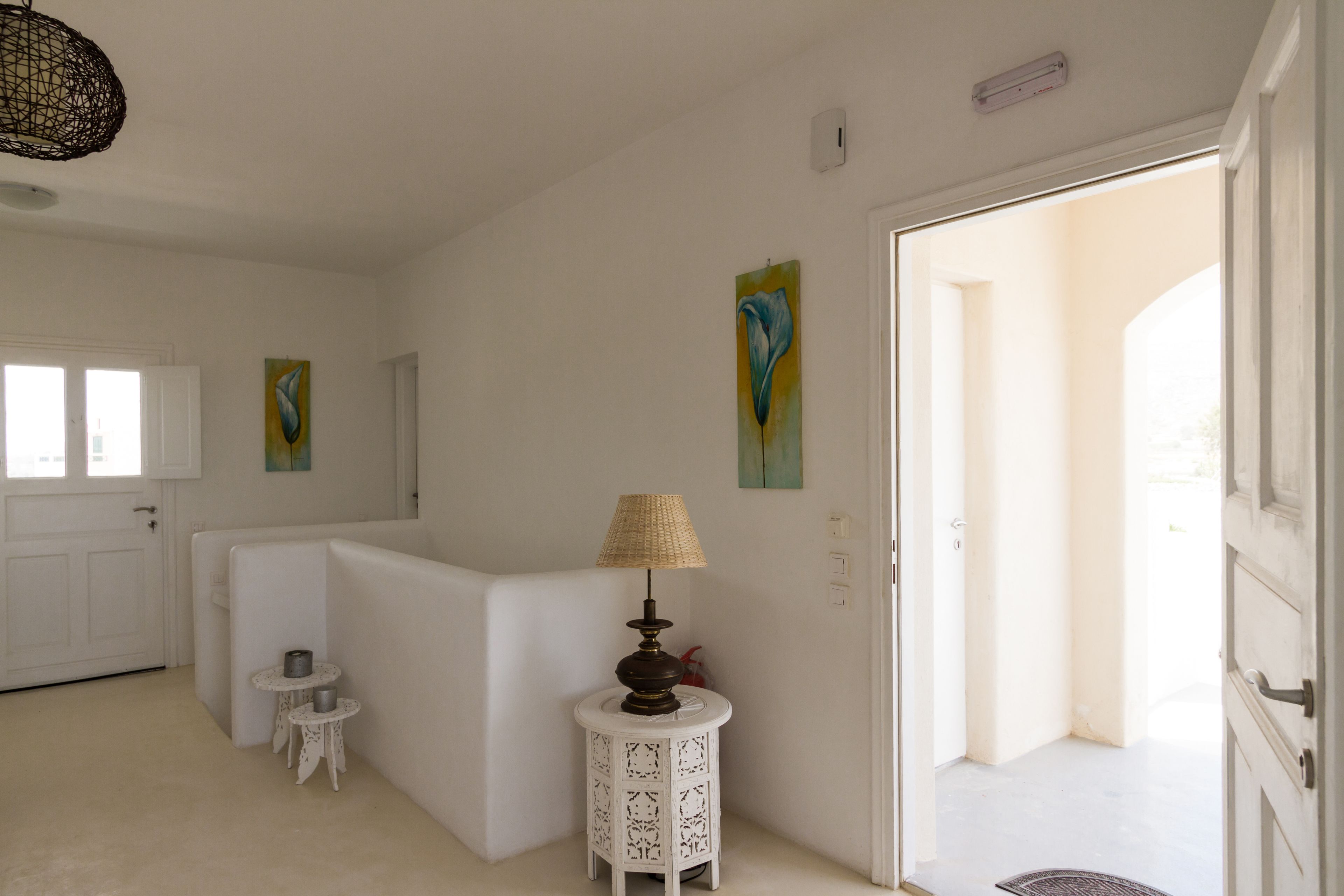 white katikia 2 bedroom apt split level | living area | flat-screen tv