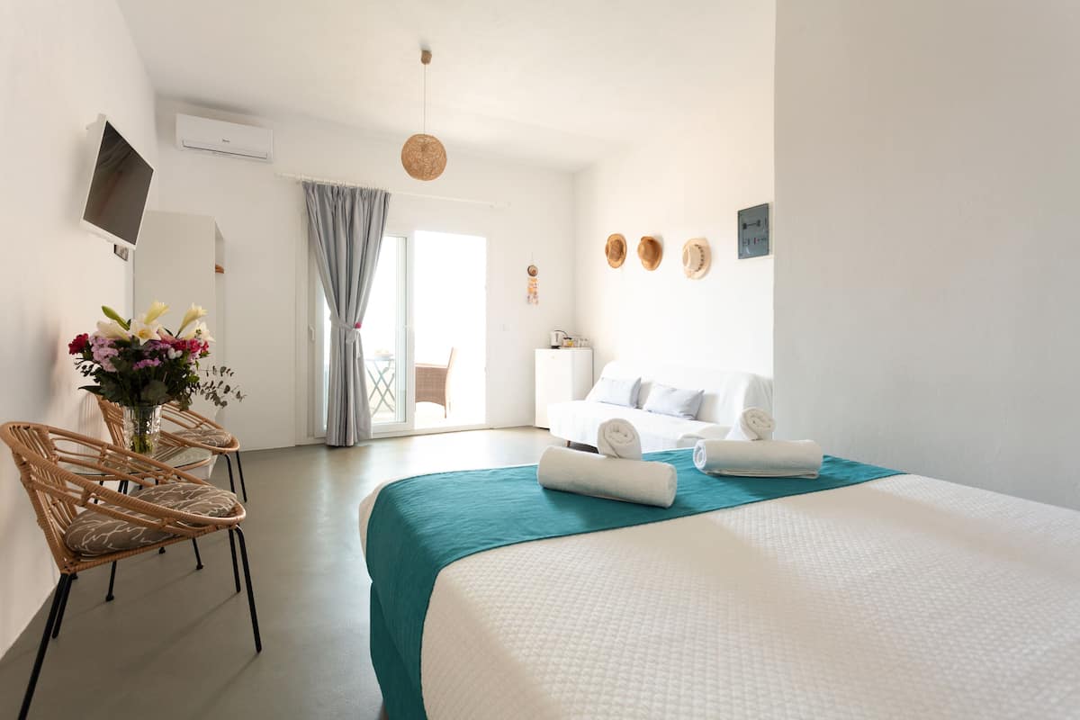 Seaside White Junior Suite | 2 bedrooms, in-room safe, desk, soundproofing