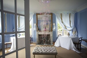 Lunch and dinner served, French cuisine