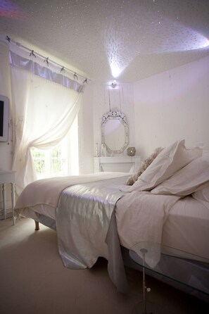 1 bedroom, premium bedding, in-room safe, free WiFi