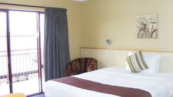 Executive-Apartment | Wohnzimmer | 42-Zoll-LCD-Fernseher mit Satellitenempfang, Fernseher