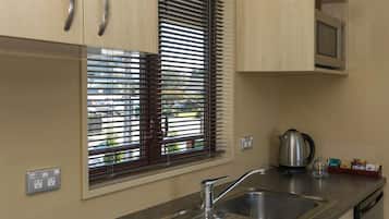 Deluxe Studio | Private kitchenette