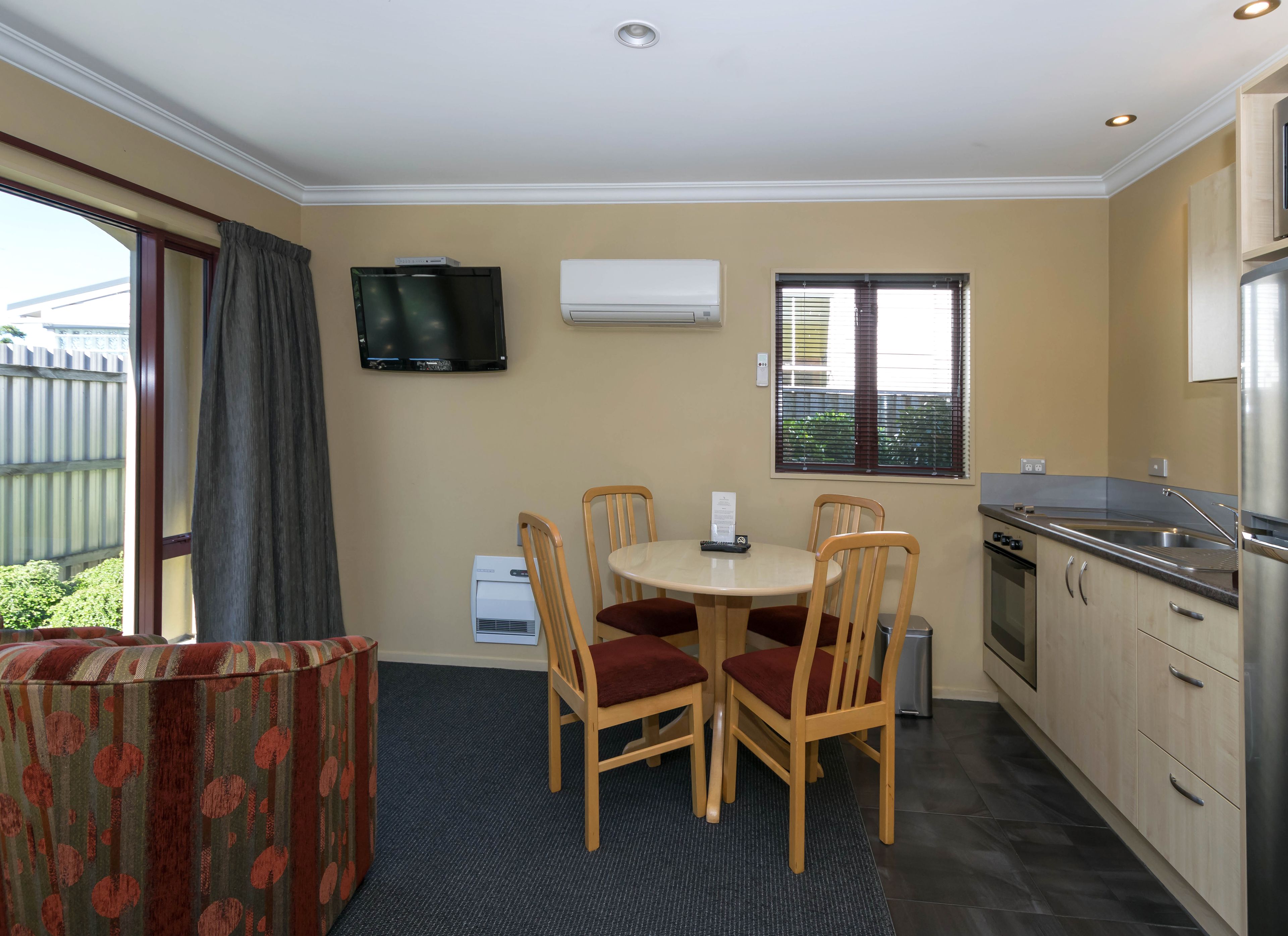 One Bedroom Unit | In-room dining