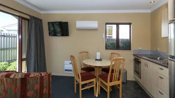 One Bedroom Unit | In-room dining