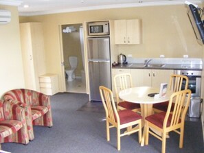 Appartamento Executive | Cucina privata | Frigorifero, microonde, piano cottura, macchina per tè/caffè