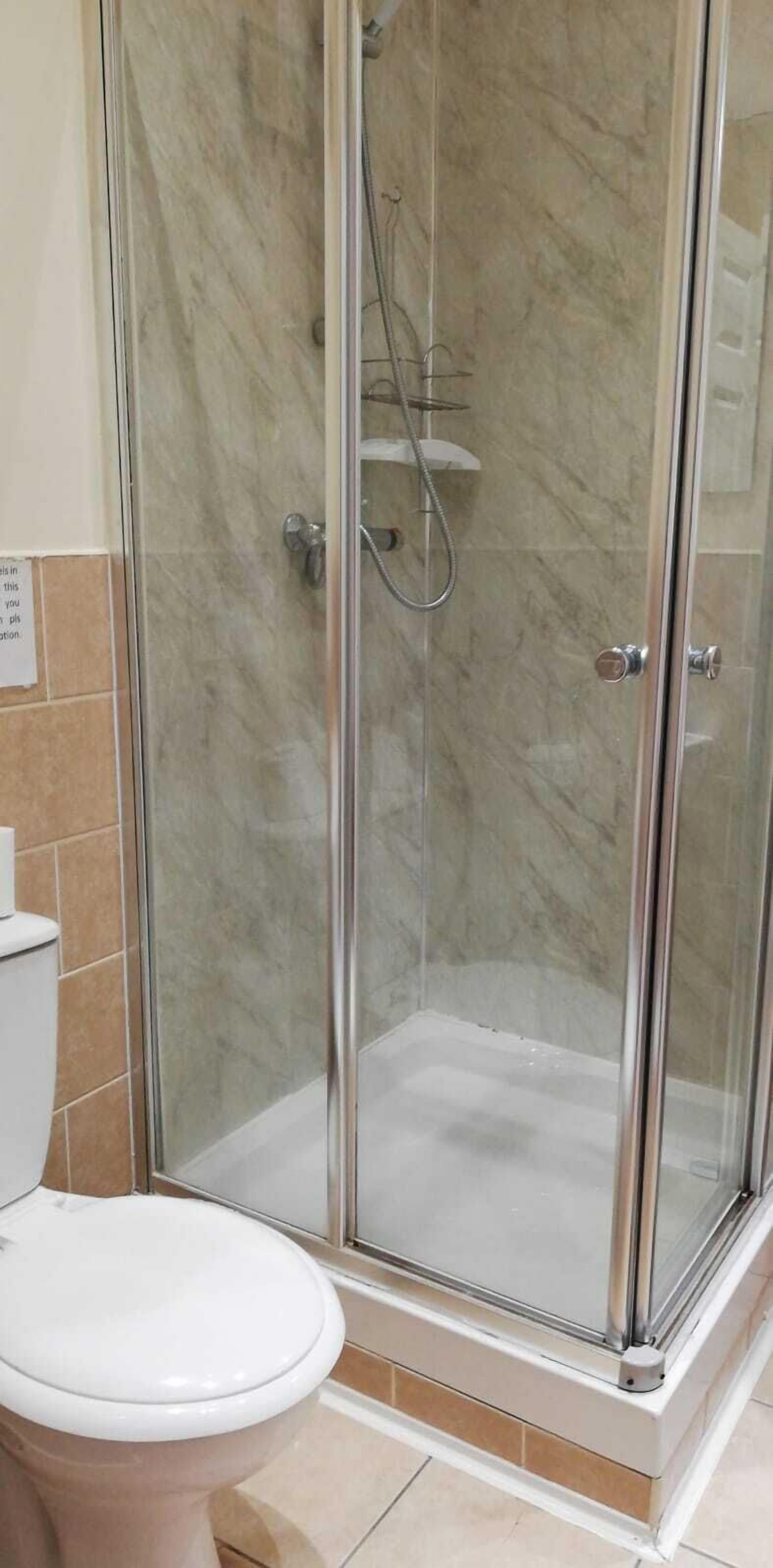 Chambre Deluxe avec lits jumeaux, salle de bains attenante | Surmatelas, coffres-forts dans les chambres, Wi-Fi gratuit