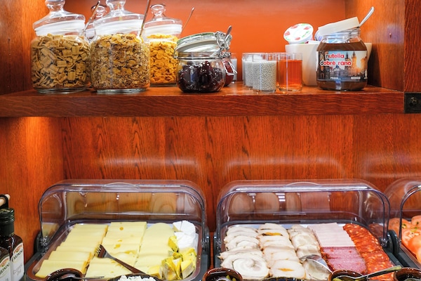 Daily buffet breakfast for a fee