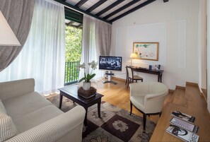 Allergitestet sengetøy, minibar, safe på rommet og skrivebord