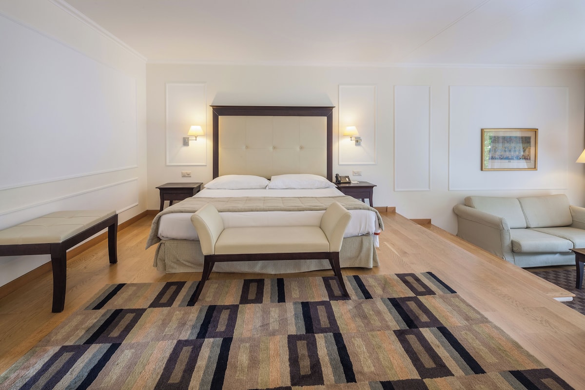 combined shower/bathtub, free toiletries, hair dryer, bathrobes