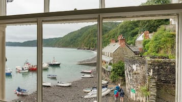 Double Room, Sea View | 1 bedroom, hypo-allergenic bedding, individually decorated, desk