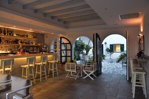 Bar (on property) - Kalypso Hotel (Paros)