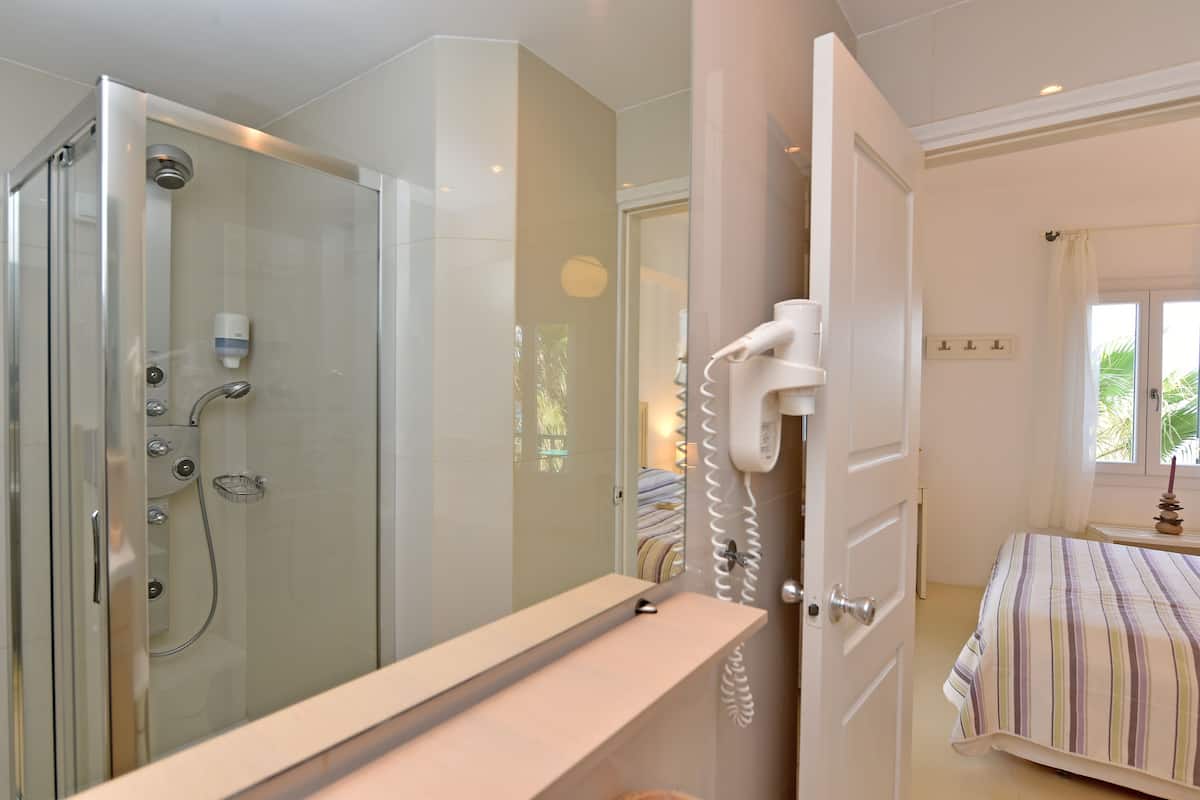 studio, kitchenette, sea view | bathroom | shower, hydromassage showerhead, free toiletries, hair dryer