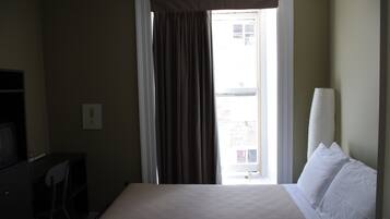 Double Room, Shared Bathroom (Shower in Room) | Desk, iron/ironing board, free WiFi, bed sheets